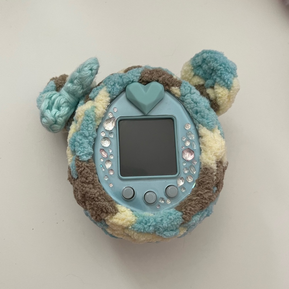 English patched tamagotchi p’s blue